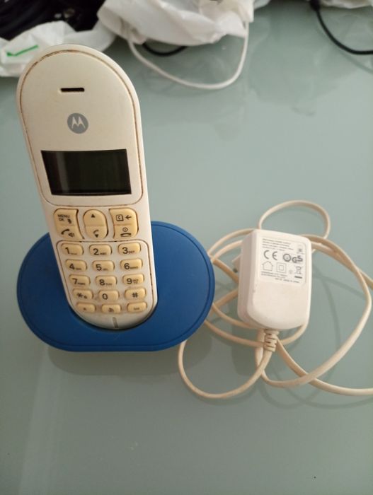 2 telefones sem fio - Motorola e Alcatel	usados