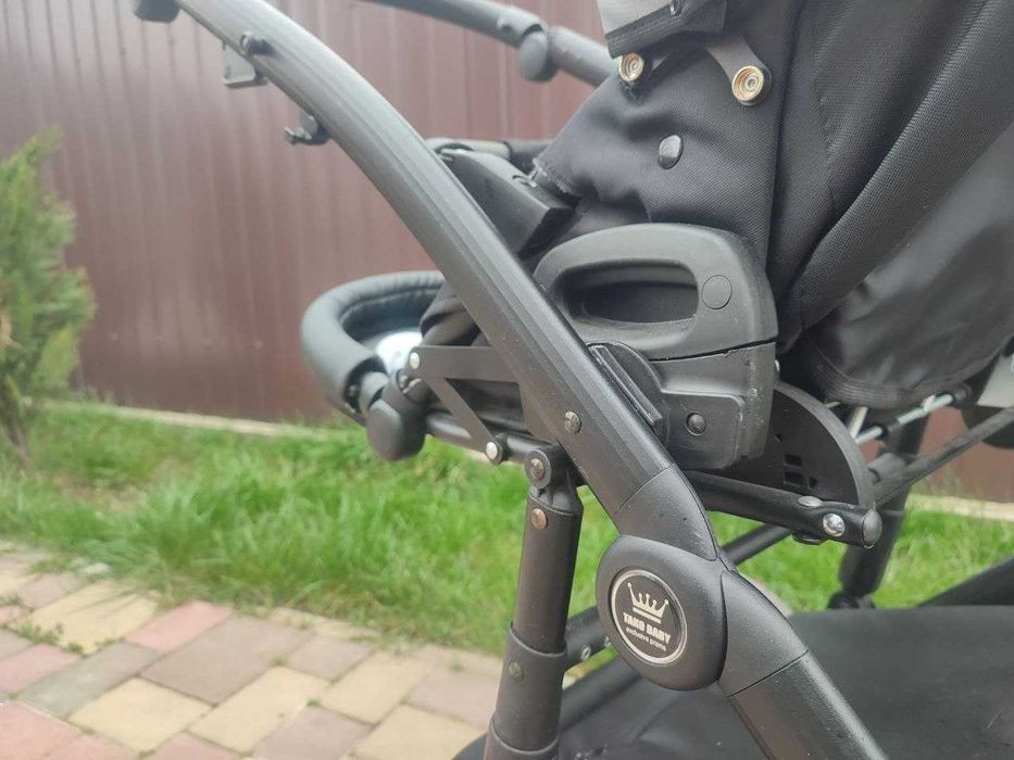 Дитяча коляска в хорошому смані