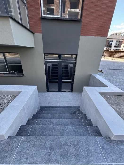 Комерційне приміщення 47.26 м² Цокольний поверх 9-поверхового цегляного будинку