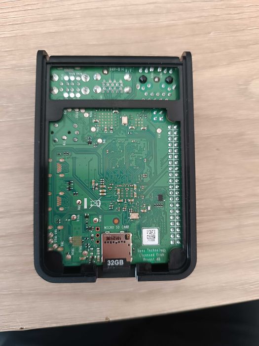 Raspberry Pi® 4 model B -4 GB RAM + Karta micro SD 32GB