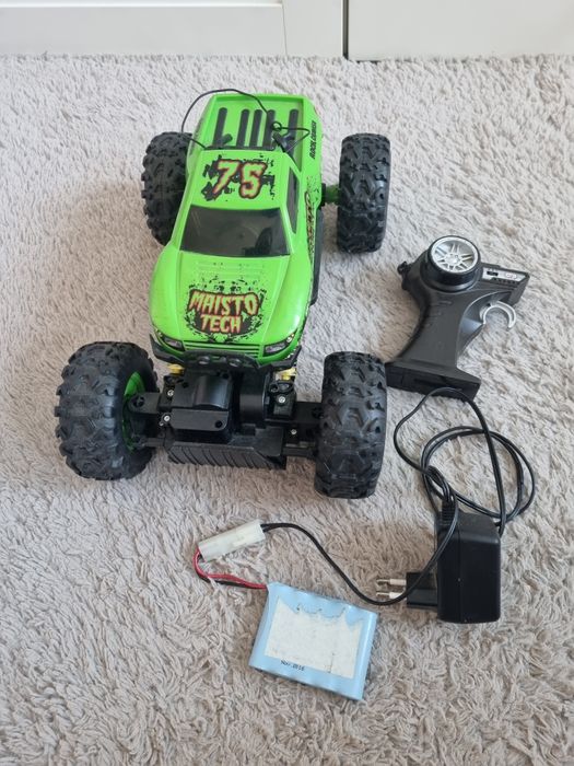 Машины на радиоуправлении. Maisto tech rock crawler R/C
