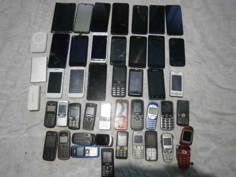 Мобильные телефоны ( один лот )