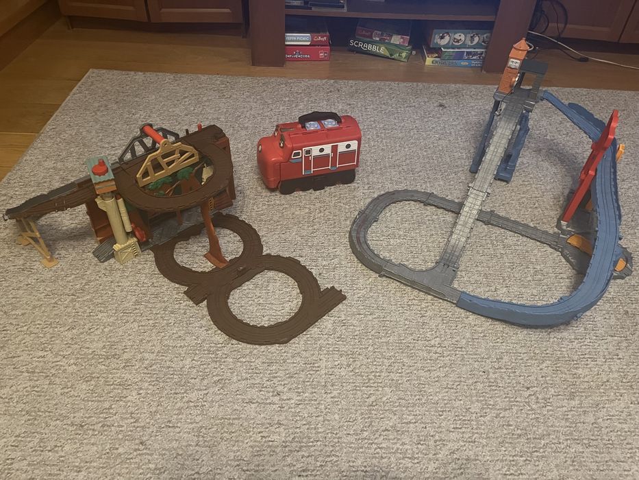 Przeogromny zestaw Tomek i Przyjaciele-pociągi i tory