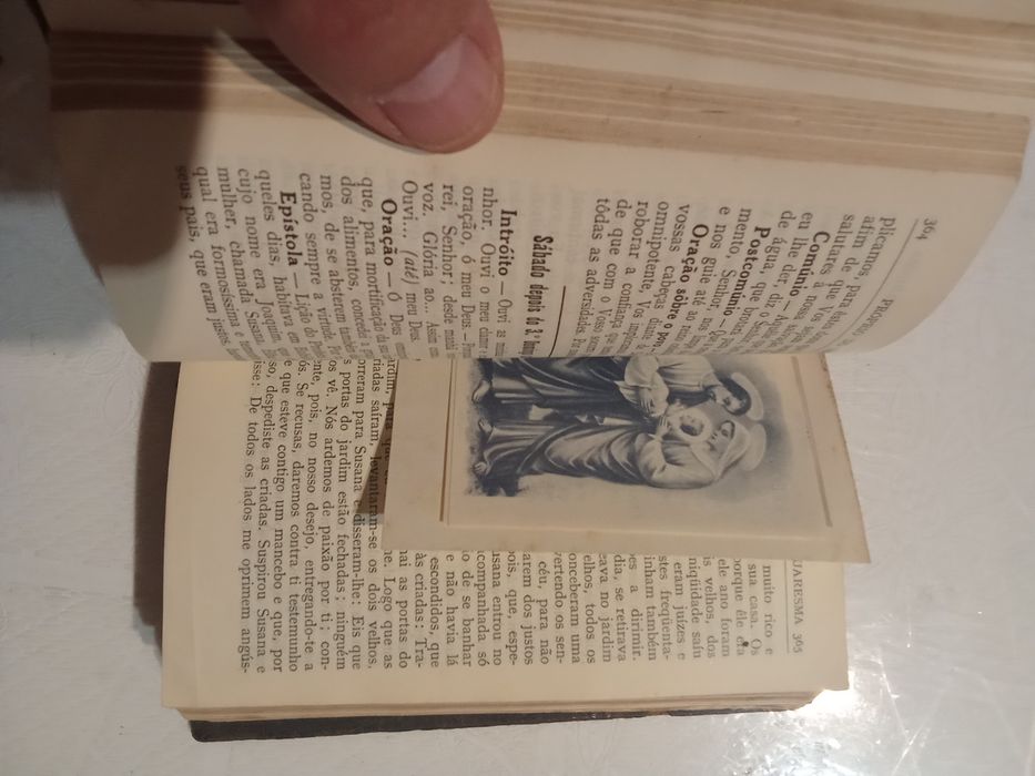 Missal romano quotidiano, com pagelas