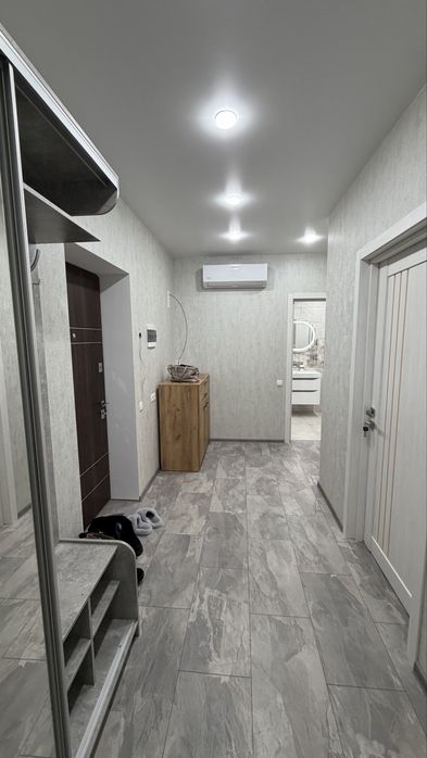 Сдам шикарную двухкомнатную квартиру в Новострое Капитан !!!