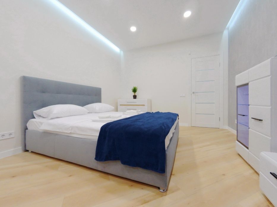 Свободна VIP посуточно почасово Драгоманова 2Б Позняки видовая Ашан