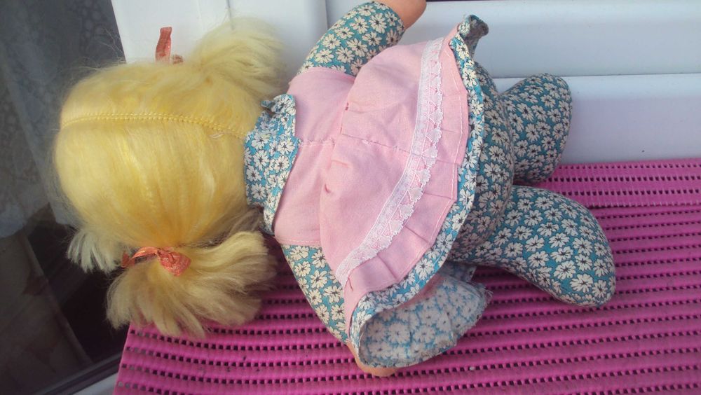 stara lalka z twarzą celuloid