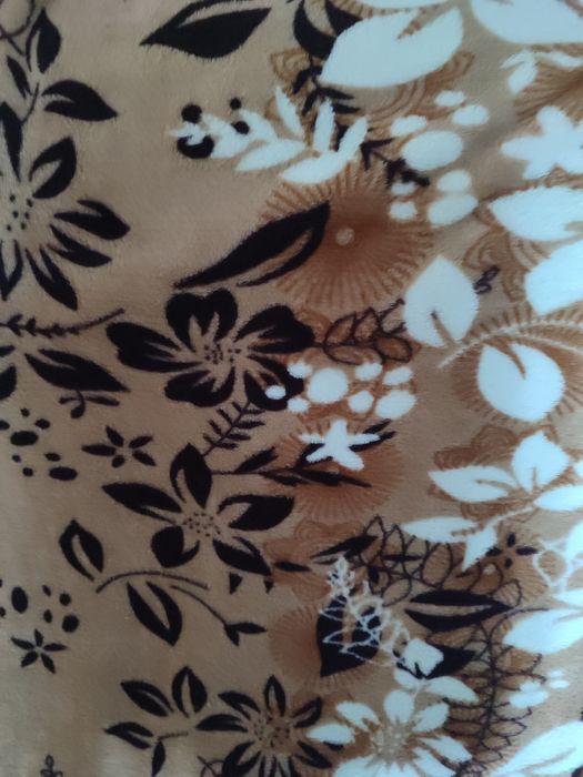 Продаю   покрывало.микрофибра. И 2 пледа