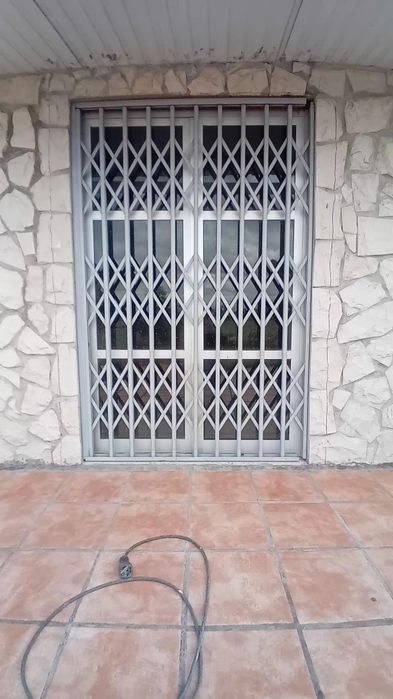 Grade de ferro com fechadura