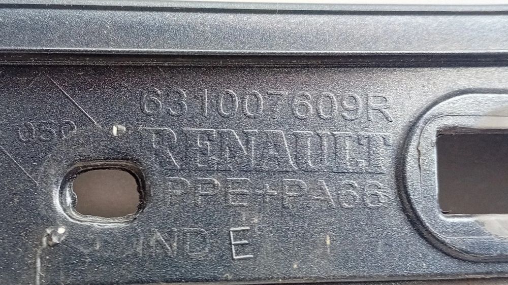 Guarda-lamas direito RENAULT Clio IV (BH_)