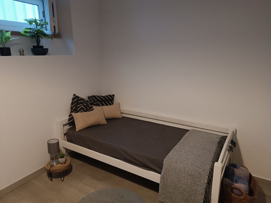 Quarto para arrendar em Agualva