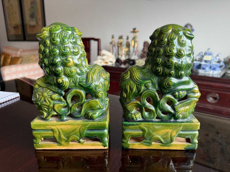 Par de Leões Guardiões Chineses em Cerâmica Vidrada Verde