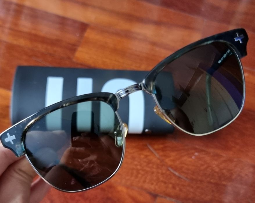 Óculos de sol Unofficial