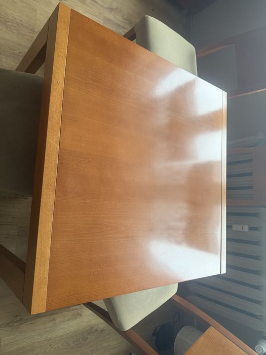 Stół z 4 krzesłami