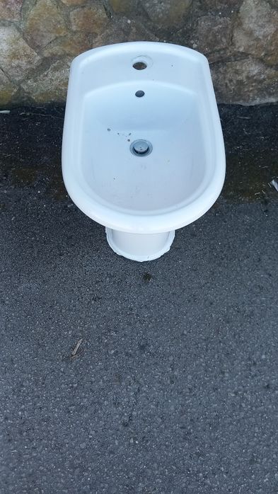 Lavatorio, e um bidé