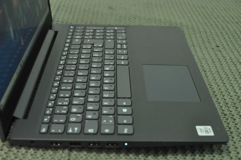 Игровой Ноутбук Lenovo V15 (Core i5 Gen10 /8Gb DDR4 /SSD /video-2Gb)
