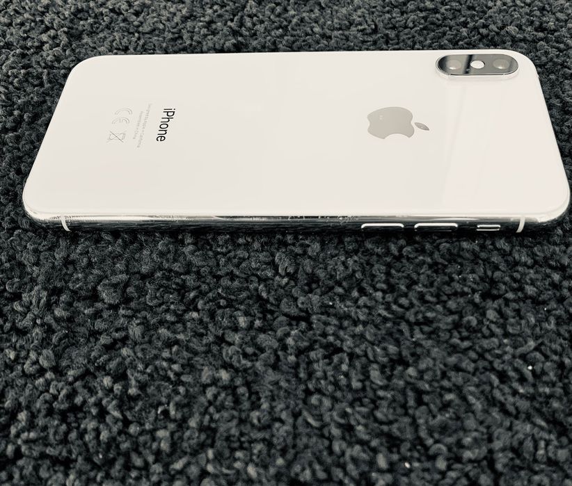 iPhone Xs 64gb 9/10