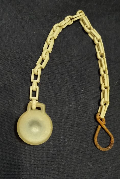 Крышечка 2см диамтр с цепочкой б/у