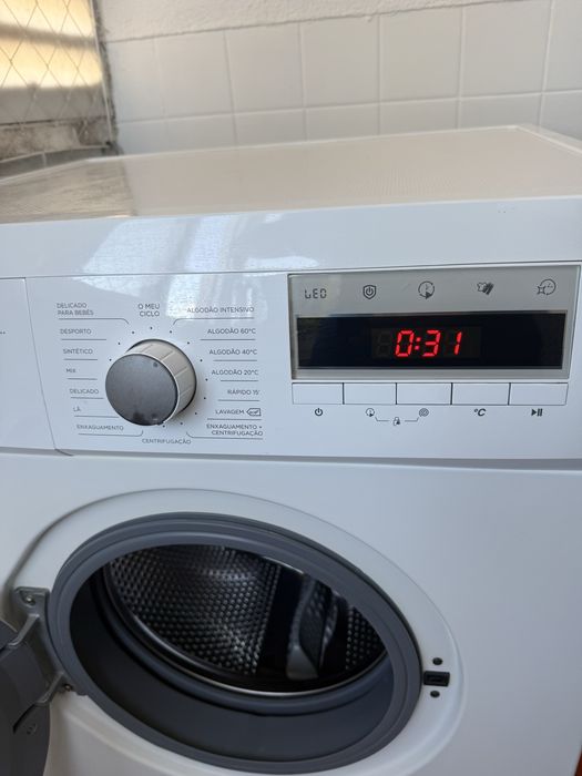 Máquina de Lavar Qilive 7kg | 1400 RPM