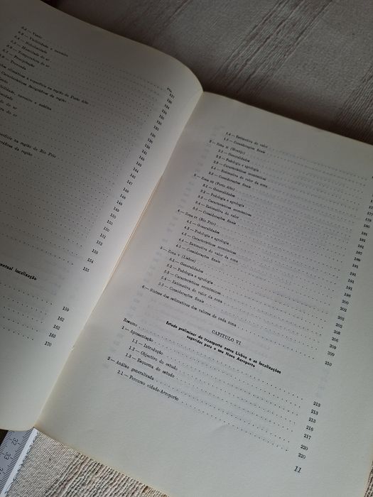 Grande livro estudo para localizar aeroporto de Lisboa em 1972