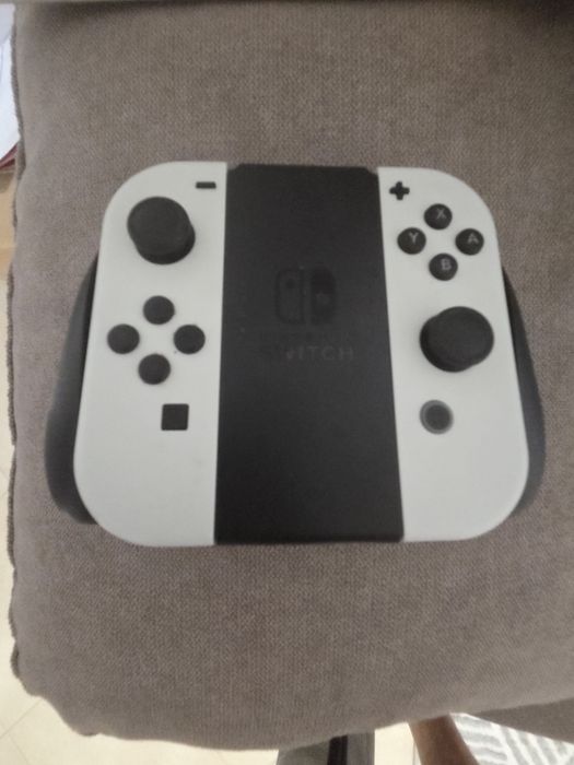 Nintendo Switch OLED Branca (quase nova) + 4 Joy-Cons + 6 jogos com caixas + sacoche + dock –