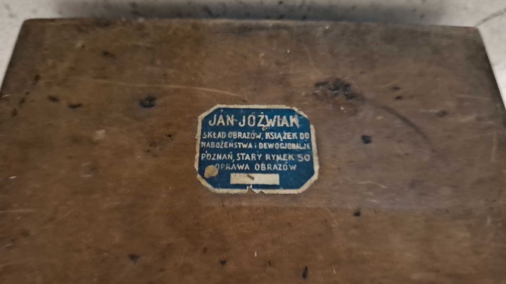 Zabytkowy krzyż drewniany, czarny