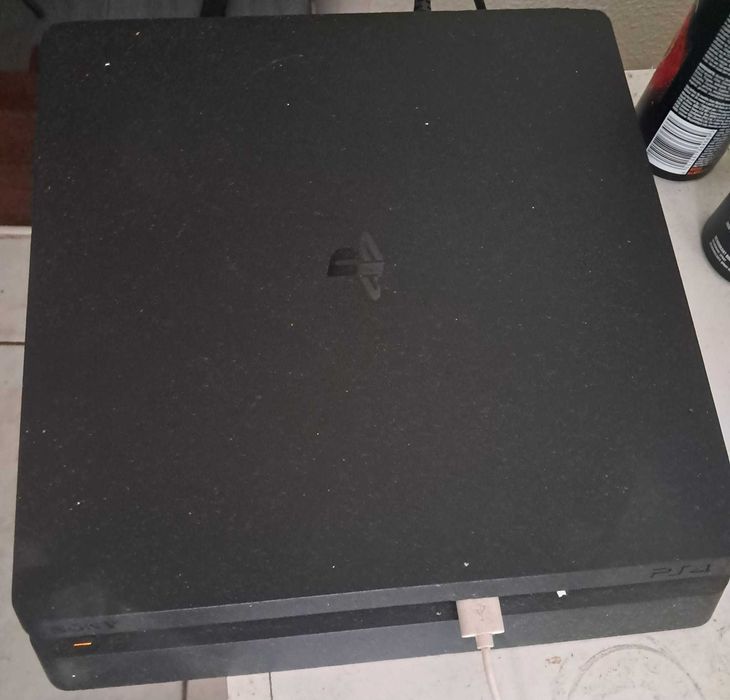 Playstation 4 como nova + garantia + comando + 3 jogos