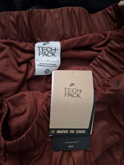 Продам штаны nike tech.