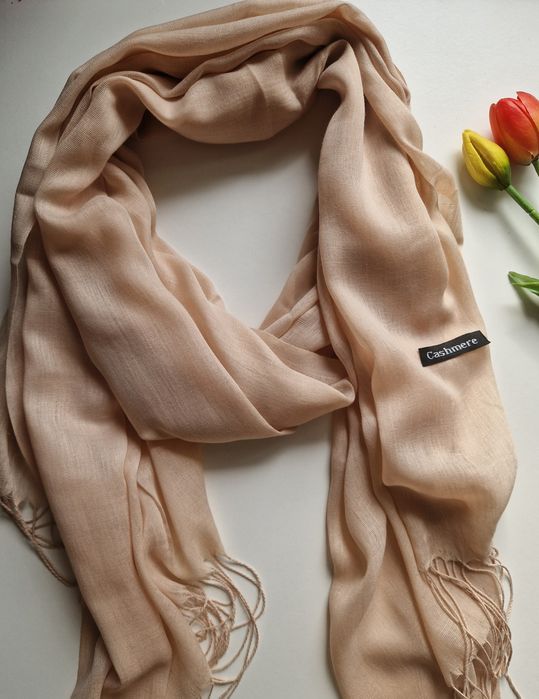 Beżowy szalik Cashmere, elegancki, klasyczny, casualowy na codzień