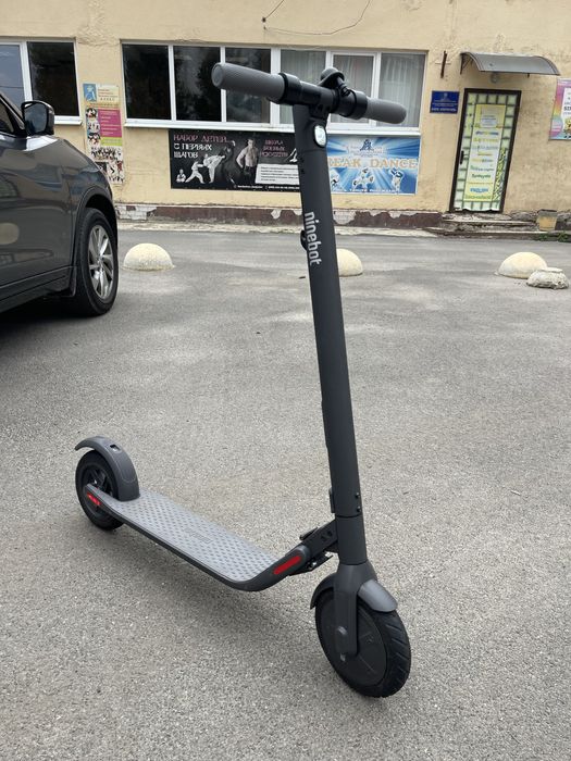 Продам самокат Ксиоми-Ninebot es2
