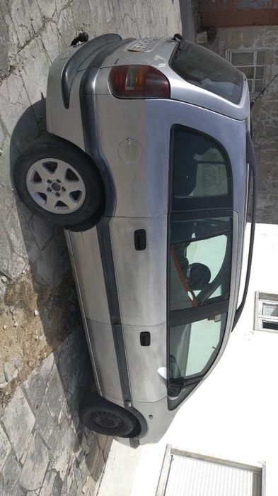 Carro Zafira prata