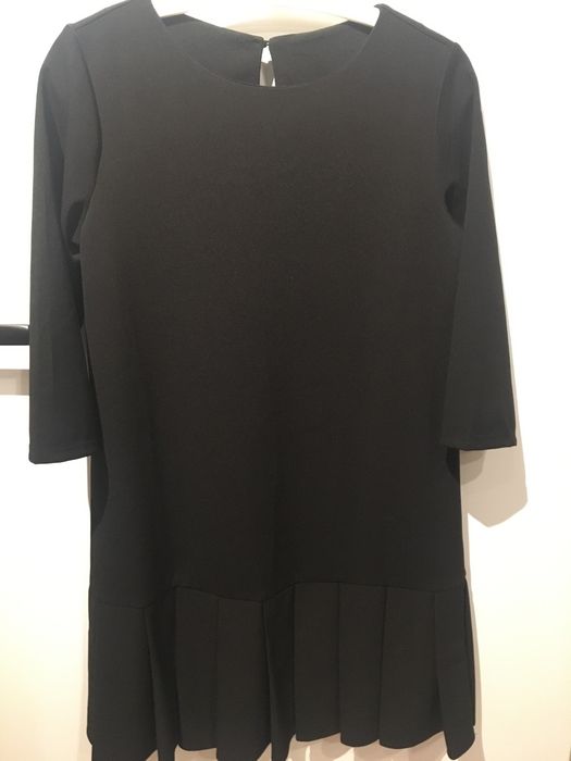 Reserved sukienka L czarna plisowana na dole