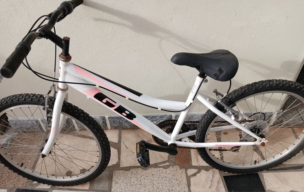 Bicicleta GB branca