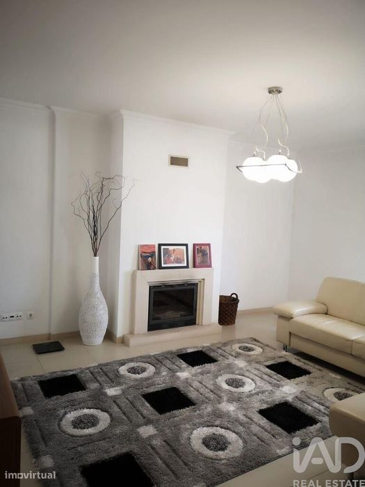 Apartamento T2 em Almeirim de 163,00 m2