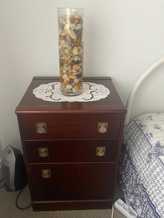 Conjunto cómoda e duas mesas de cabeceira