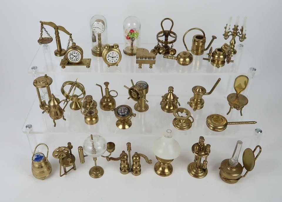 Conjunto de 30 miniaturas em latão
