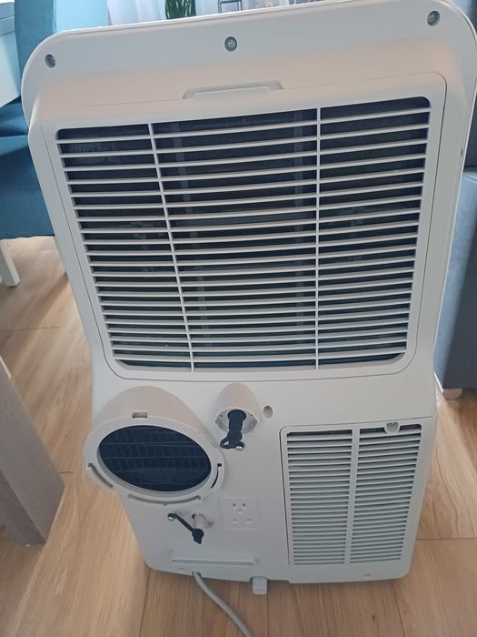 Ar condicionado portátil Becken BAC4255 12000 BTU-Branco ( Funciona como calor,frio e desumificador)