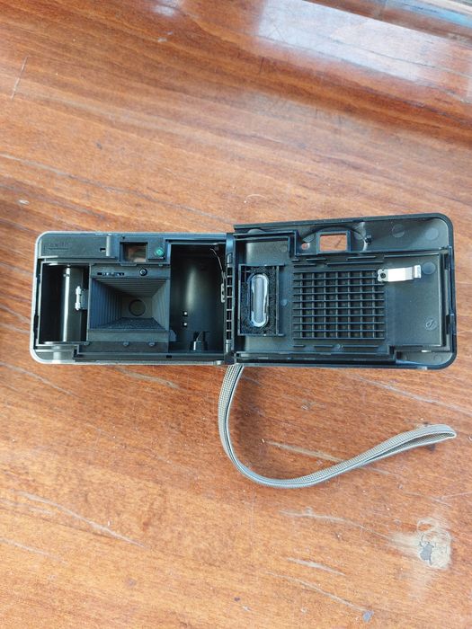 Фотоапарат Samsung Fino 15SE с объективом 28 мм.