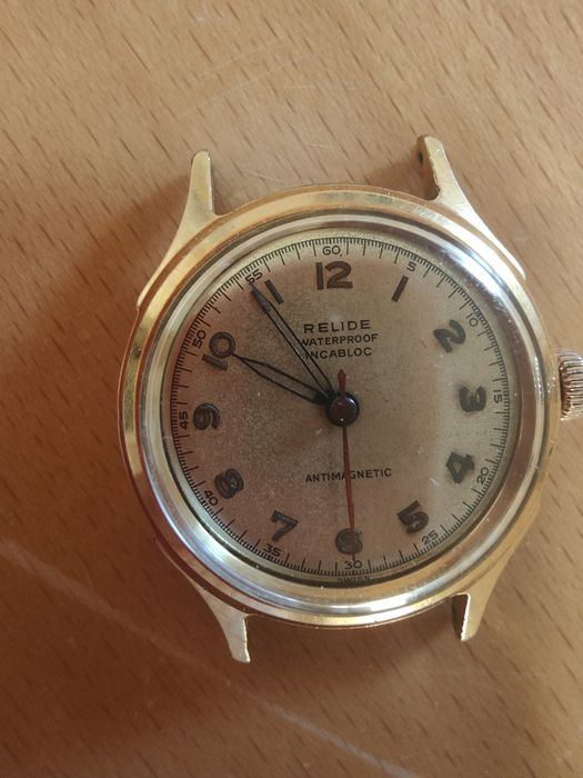 relógio mecânico antigo