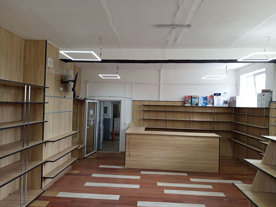 ОРЕНДА -ПРОДАЖ КОМЕРЦІЙНОГО приміщення,центр,ринок, 50м2.