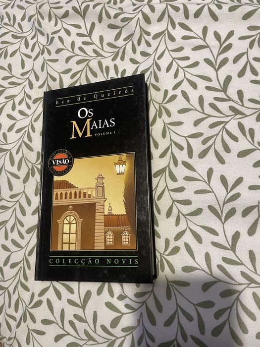 Livro Os Maias – Volume I de Eça de Queirós, edição Coleção Novis / Biblioteca Visão.