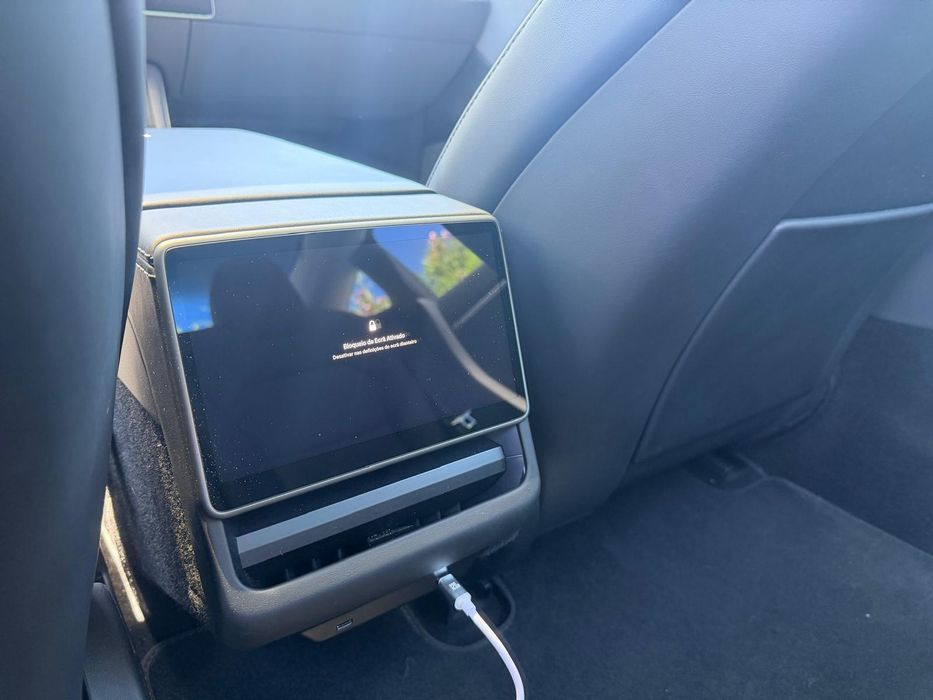 Tesla Model 3 — fotografia 10