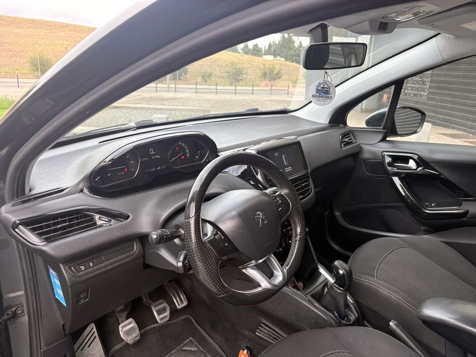 Peugeot 208 1.2 Gasolina | Revisão e distribuição feitas foto 5
