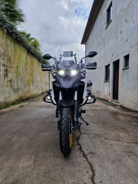 QJ SRT 700X como nova