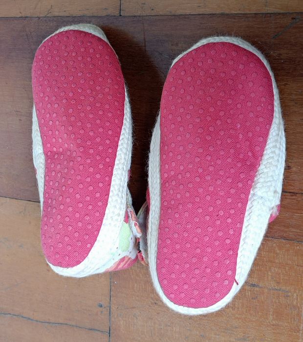 Sandálias tecido bebé