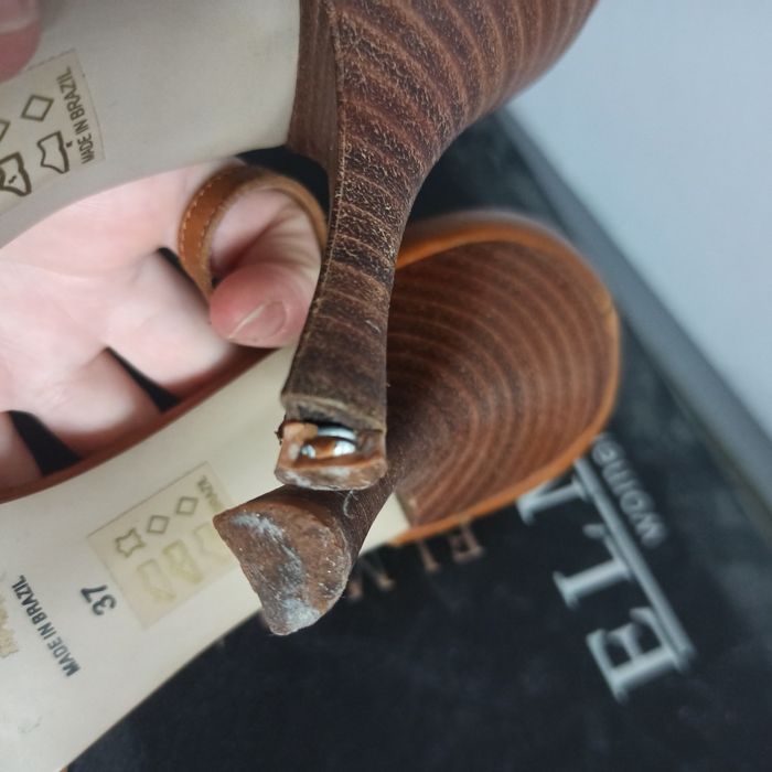 Кожаные босоножки