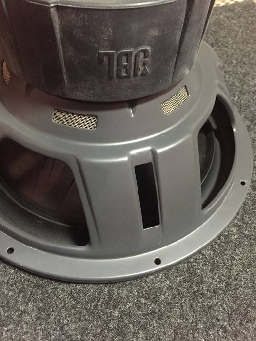 Продам Автомобільний Сабвуфер JBL з підсилювачем звуку