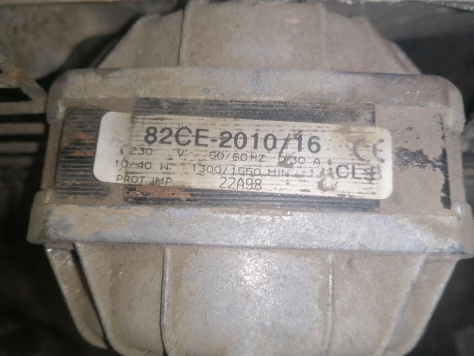 Компресор промисловї холодильних вітрини.