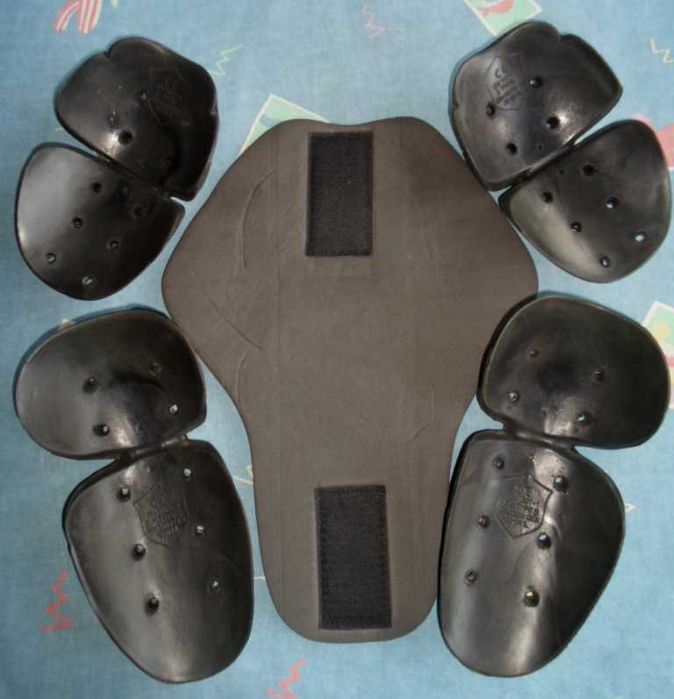 Защита захист в куртку мотокуртку IXS