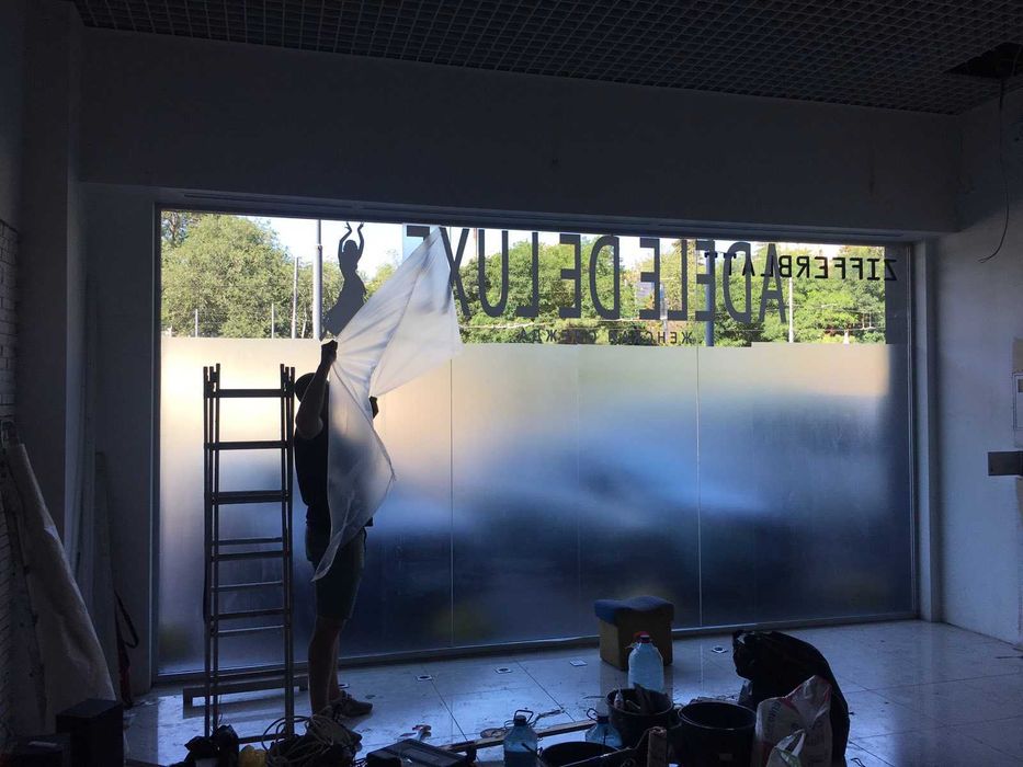 ПОКЛЕЙКА. Матовая прозрачная пленка (пескоструй)  Тонировка офисов